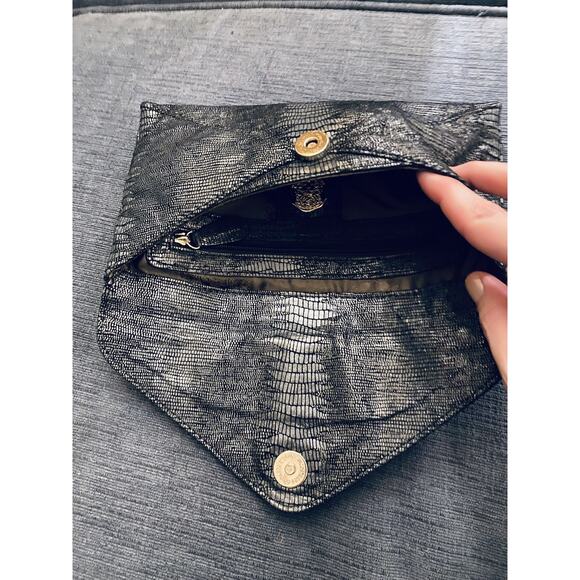 NEW Vince Camuto Gunmetal Leather Snake Embossed ( 6x9inch) Envelope Bag/ Snap - Picture 2 of 7